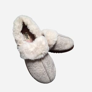 Dearfoams Women's Cream and Tan Slippers
